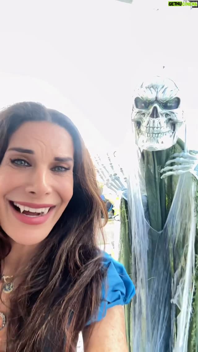 Hilary Shepard - 1.9K Likes - Love when I run into old friends! 💀👻🎃HAPPY HALLOWEEN EVERYONE ‼️(except for the #powerrangers) @carla_ritarepulsa #divatox #powerrangers #ritarepulsa #rehag #evilqueen #spacepirate #happyhalloween