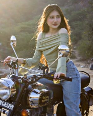 Himani Rawat Instagram - Infinite thrills📈
.
.
.
.
.
.
.
.
.
.
.
.
.
.
#hiimanirawat #wmk #photooftheday #photogram #instagram #instafashion #fashion #ootd #outfit #outfitideas #outfitpost #outfitinspo #bike #bikeporn #bikelovers #royalenfield #bullet #rideout #rides #nomakuep #nature #explore #fyp #beauty #makeupartist #makeup #delhiuniversity #delhi #gurgoan