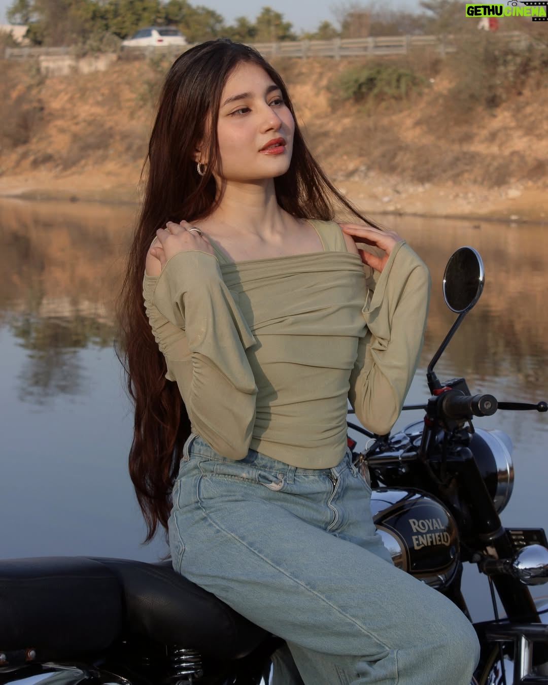 Himani Rawat - 21.4K Likes - Infinite thrills📈
.
.
.
.
.
.
.
.
.
.
.
.
.
.
#hiimanirawat #wmk #photooftheday #photogram #instagram #instafashion #fashion #ootd #outfit #outfitideas #outfitpost #outfitinspo #bike #bikeporn #bikelovers #royalenfield #bullet #rideout #rides #nomakuep #nature #explore #fyp #beauty #makeupartist #makeup #delhiuniversity #delhi #gurgoan