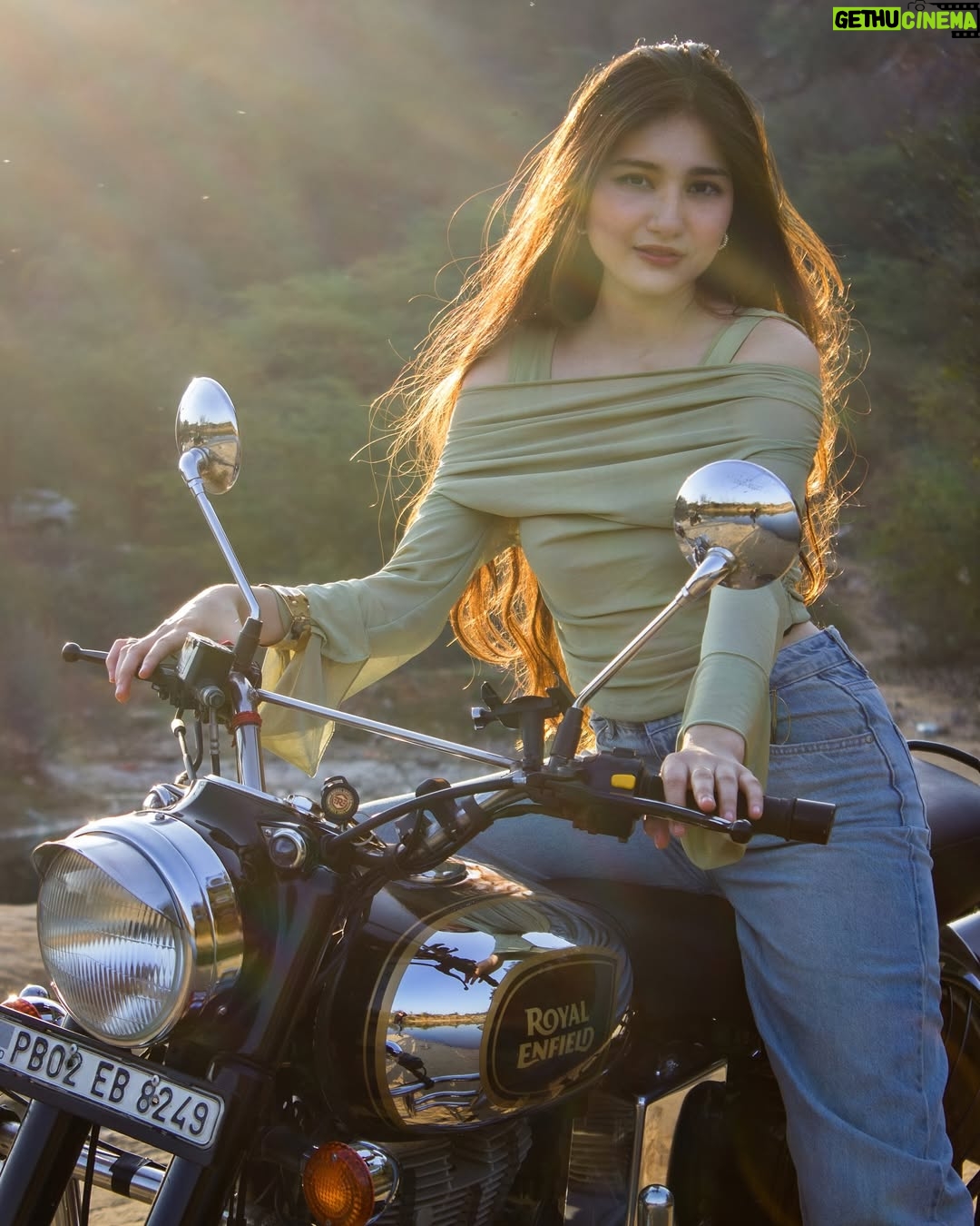 Himani Rawat - 21.4K Likes - Infinite thrills📈
.
.
.
.
.
.
.
.
.
.
.
.
.
.
#hiimanirawat #wmk #photooftheday #photogram #instagram #instafashion #fashion #ootd #outfit #outfitideas #outfitpost #outfitinspo #bike #bikeporn #bikelovers #royalenfield #bullet #rideout #rides #nomakuep #nature #explore #fyp #beauty #makeupartist #makeup #delhiuniversity #delhi #gurgoan