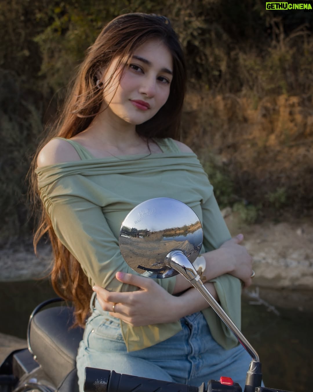 Himani Rawat - 21.4K Likes - Infinite thrills📈
.
.
.
.
.
.
.
.
.
.
.
.
.
.
#hiimanirawat #wmk #photooftheday #photogram #instagram #instafashion #fashion #ootd #outfit #outfitideas #outfitpost #outfitinspo #bike #bikeporn #bikelovers #royalenfield #bullet #rideout #rides #nomakuep #nature #explore #fyp #beauty #makeupartist #makeup #delhiuniversity #delhi #gurgoan