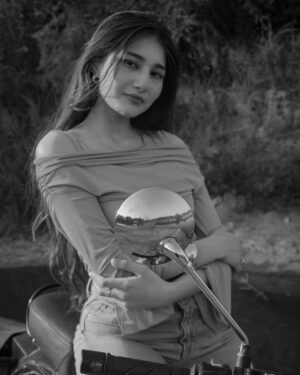 Himani Rawat Instagram - Infinite thrills📈
.
.
.
.
.
.
.
.
.
.
.
.
.
.
#hiimanirawat #wmk #photooftheday #photogram #instagram #instafashion #fashion #ootd #outfit #outfitideas #outfitpost #outfitinspo #bike #bikeporn #bikelovers #royalenfield #bullet #rideout #rides #nomakuep #nature #explore #fyp #beauty #makeupartist #makeup #delhiuniversity #delhi #gurgoan