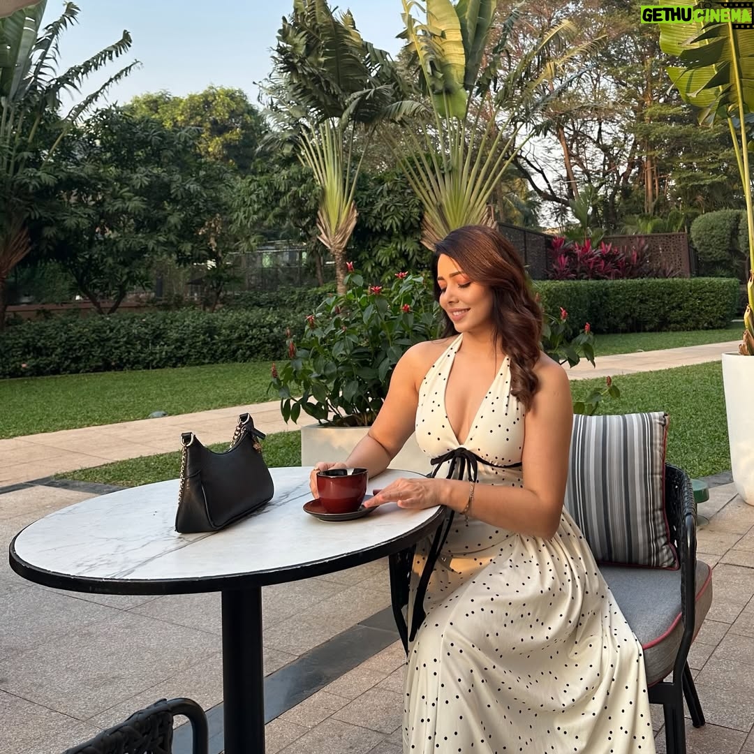 Himani Sahani - 5.3K Likes - Where the day slows down and I finally breathe ⛅️ 

#coffee #sunset #slowlife #brunch