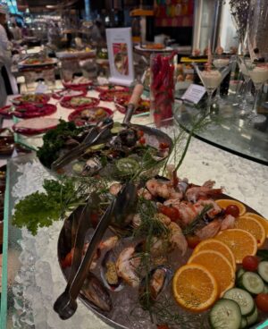 Himani Sahani Instagram - Christmas brunch @sofitelmumbaibkc
#christmas