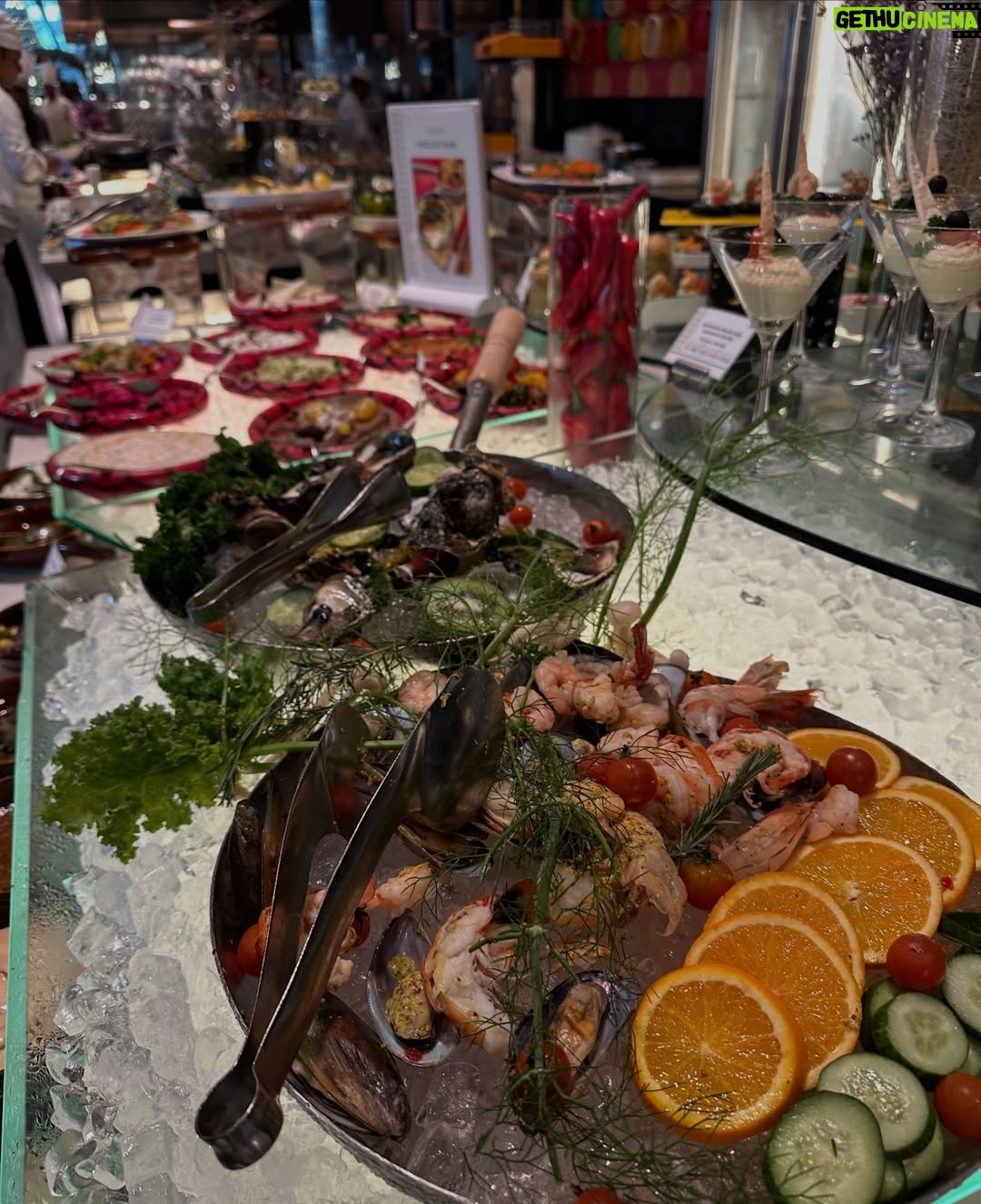 Himani Sahani - 5.6K Likes - Christmas brunch @sofitelmumbaibkc 

#christmas