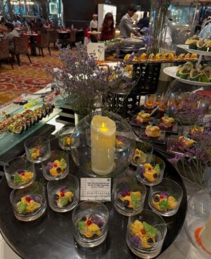 Himani Sahani Instagram - Christmas brunch @sofitelmumbaibkc
#christmas