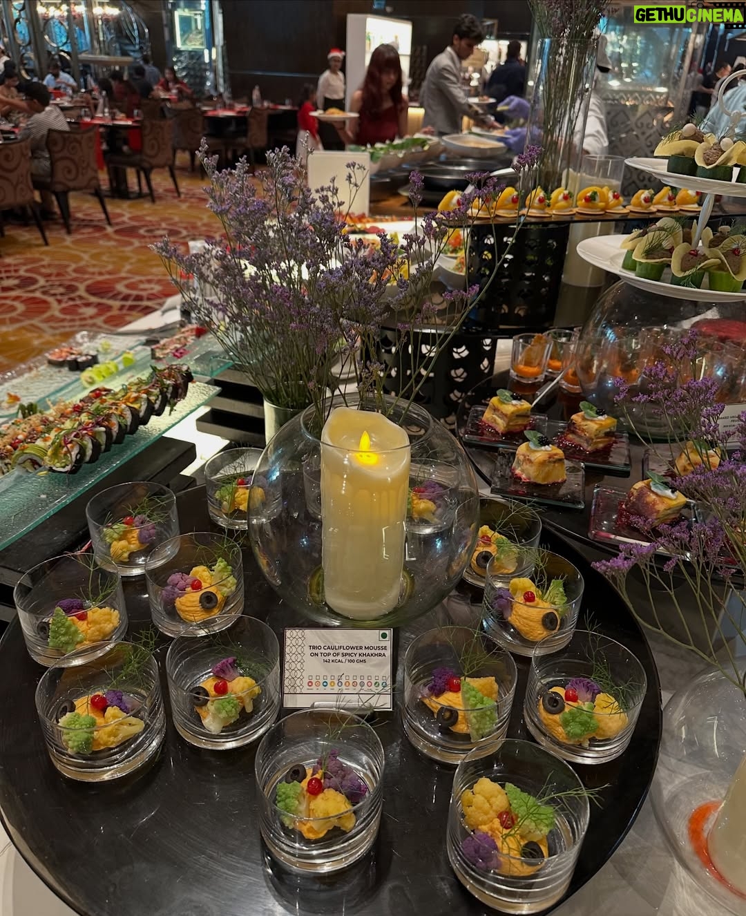 Himani Sahani - 5.6K Likes - Christmas brunch @sofitelmumbaibkc 

#christmas
