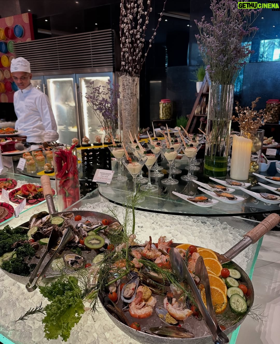Himani Sahani - 5.6K Likes - Christmas brunch @sofitelmumbaibkc 

#christmas