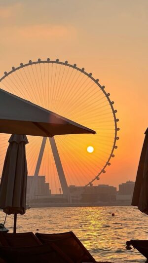 Himani Sahani Instagram - In one of my favourite city 🌃
#uae #dubai #bling #travelwithhimani #travel #reel
