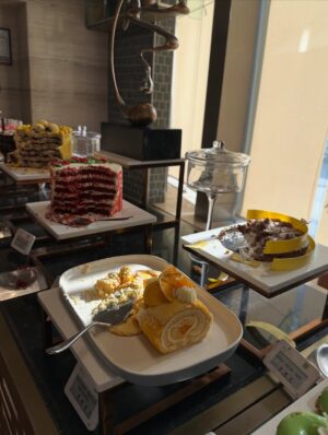 Himani Sahani Instagram - Sundays like this make the week worth it.
#brunch #sunday #weekend #slow #life #lifestyle #lifestyleblogger #jw #marriott
@jwmarriottsahar