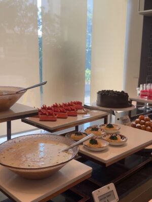 Himani Sahani Instagram - Sundays like this make the week worth it.
#brunch #sunday #weekend #slow #life #lifestyle #lifestyleblogger #jw #marriott
@jwmarriottsahar