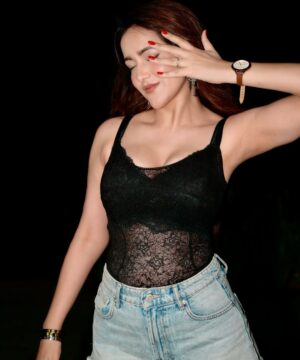 Himani Sharma Instagram - Camera loves my chaos… 🖤 🖤
..
..
..
..
..
📸 @ronakdave_
..
..
..
#himanisharma #gemini