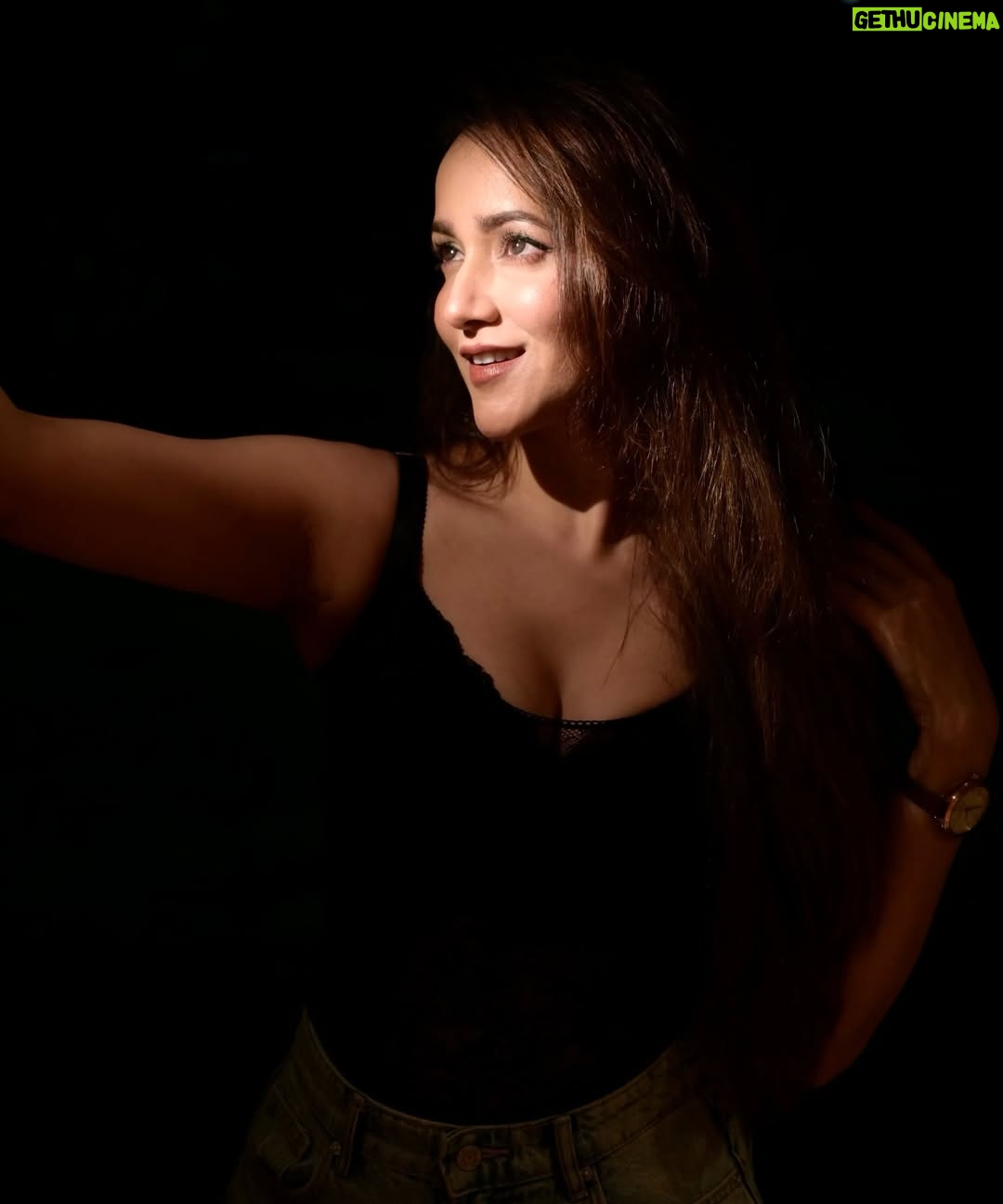 Himani Sharma - 5.2K Likes - Camera loves my chaos… 🖤 🖤 
..
..
..
..
..
📸 @ronakdave_ 
..
..
..
#himanisharma #gemini