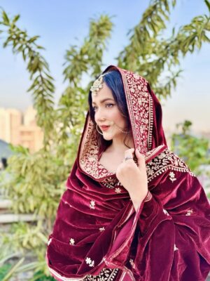 Himani Sharma Instagram - Laila ♥️ ♥️
..
..
..
Wearing @narayanivastra