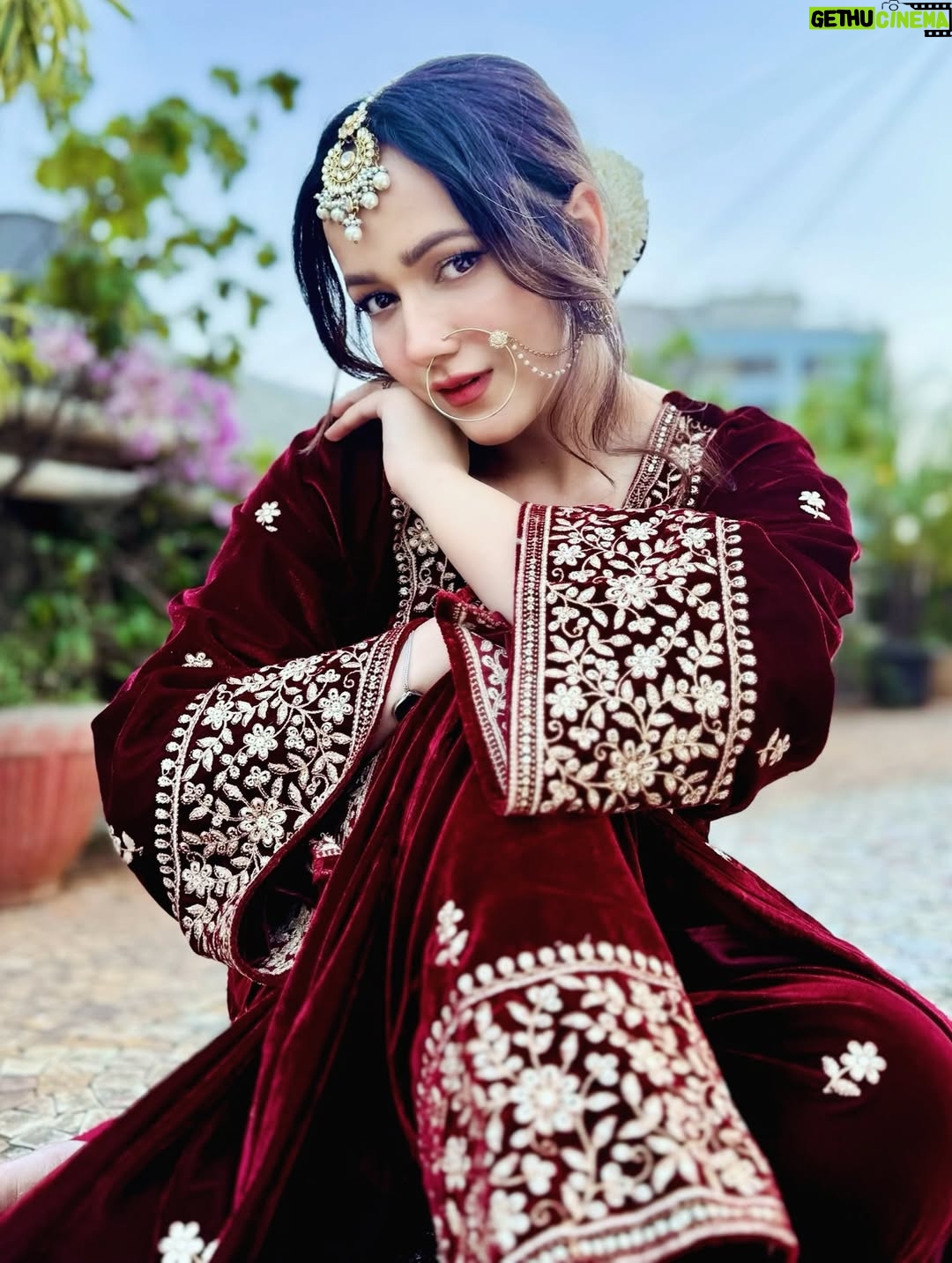 Himani Sharma - 2.7K Likes - Laila ♥️ ♥️ 
..
..
..
Wearing @narayanivastra