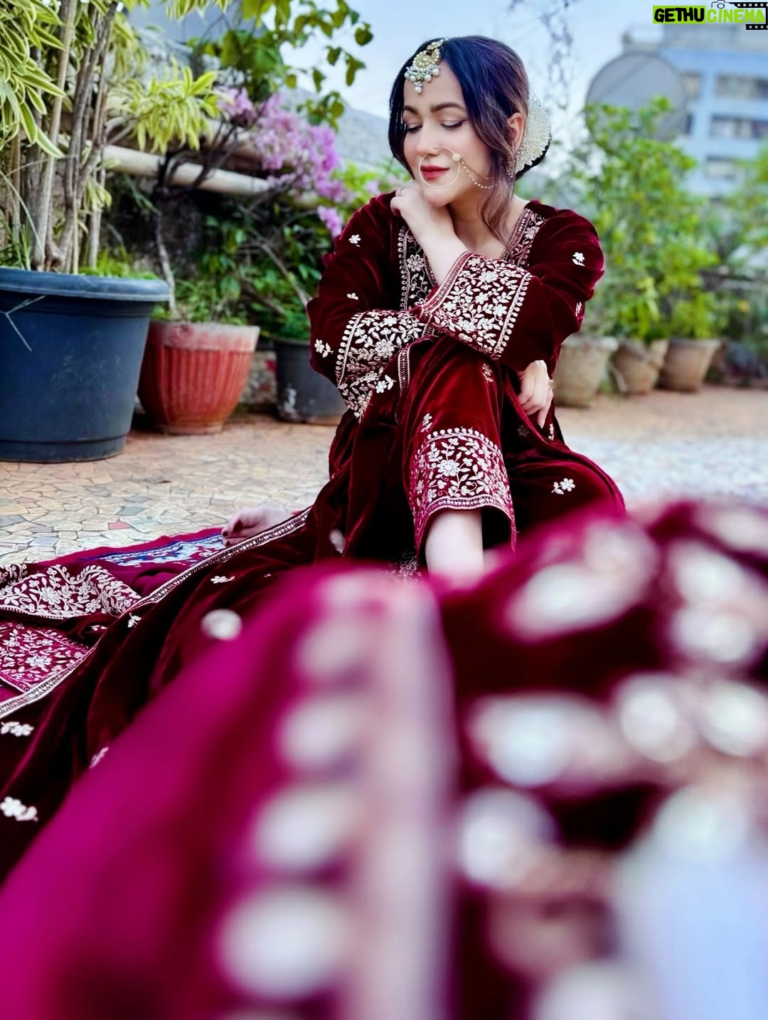 Himani Sharma - 2.7K Likes - Laila ♥️ ♥️ 
..
..
..
Wearing @narayanivastra