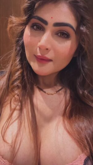 Hiral Radadiya Instagram -