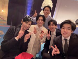 Hitomi Kuroki Instagram - つかきゅん、ご結婚おめでとうございます！
愛ってすごいな〜！！
⁡
私の大大大好きなレジスタンスの皆さんと♡