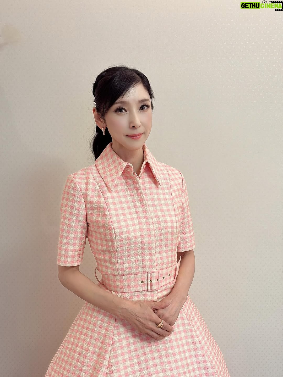 Hitomi Kuroki - 6.9K Likes - 真夏の夜の夢トークショー、
いまだ夢から醒めておりませんが笑、
幸せの記憶をもう一度あなたに！
猛暑が続いておりますが、お元気ですか？
私は元気です！

@crivelliofficial