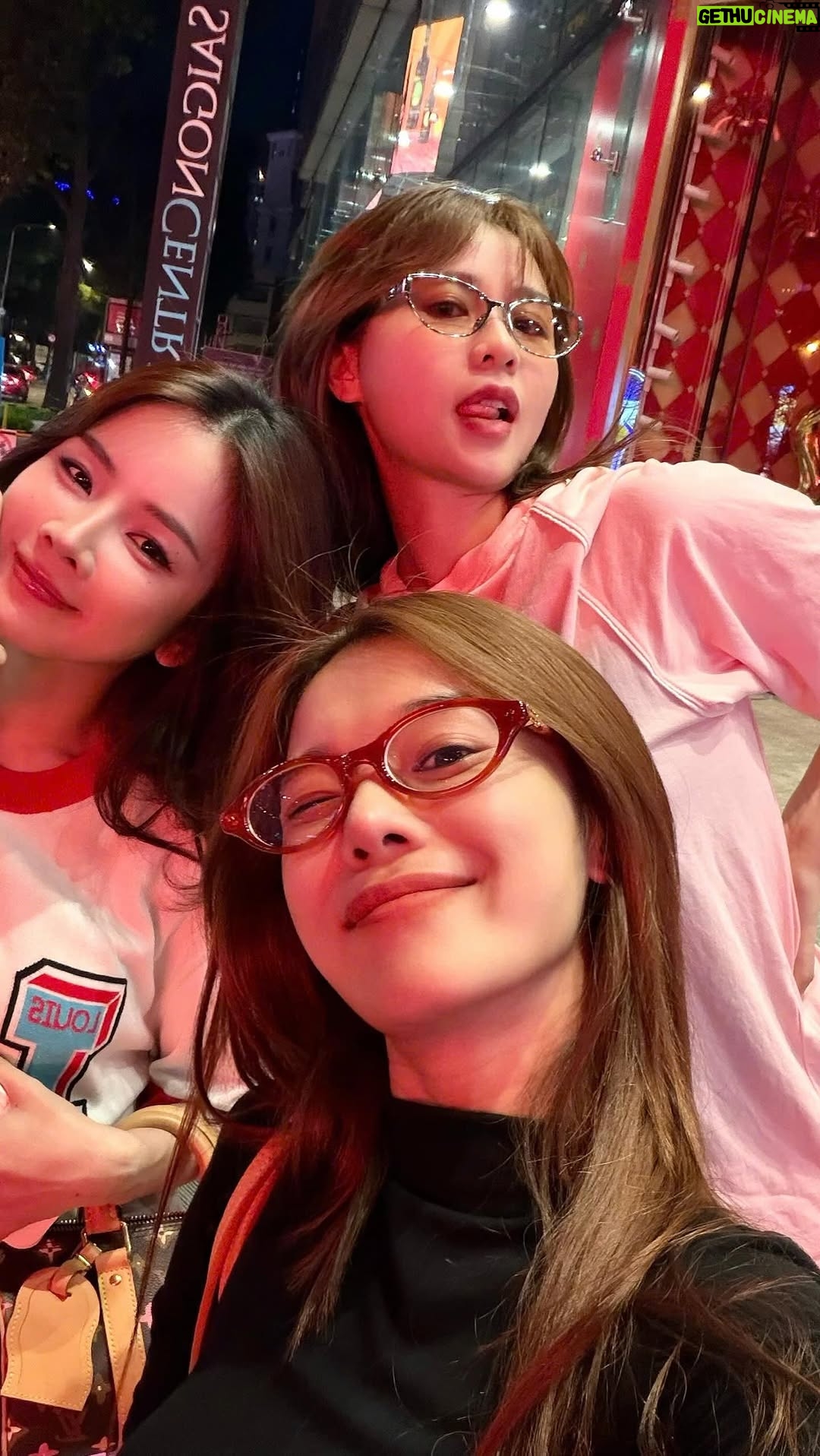 Hoàng Yến Chibi - 17.7K Likes - Nể chúng tôi chưa 😗