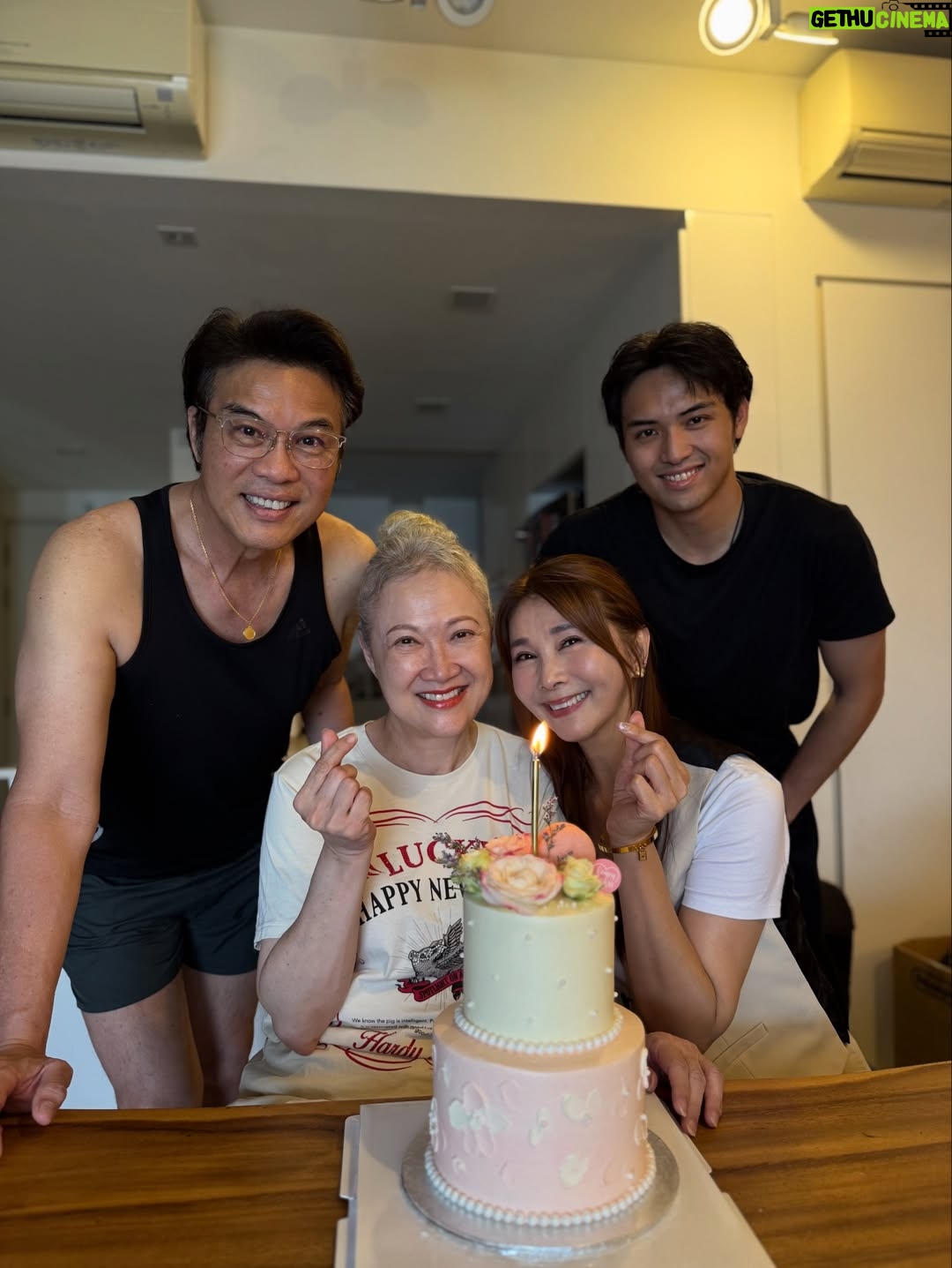 Hong Huifang - 1.6K Likes - 祝慧芳姐姐生日快乐 🎂💘🥳🥳🥳✨
愿你在新的一岁里，
舞台与镜头始终偏爱你，
角色一个比一个精彩，
掌声一次比一次热烈。
#洪慧芳
#happybirthday 
#陈秀环
#chenxiuhuan