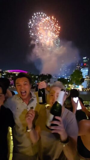 Hong Huifang Instagram - Happy New Year! Wishing you good health, happiness, and a wonderful 2026! 🎉
新年快乐！祝大家身体健康，幸福满满，2026 年一切顺心！
@zhenggeping @calverttay