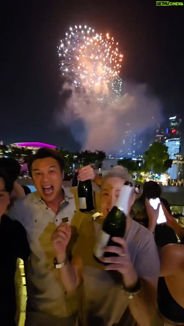Hong Huifang - 1.6K Likes - Happy New Year! Wishing you good health, happiness, and a wonderful 2026! 🎉
新年快乐！祝大家身体健康，幸福满满，2026 年一切顺心！
@zhenggeping @calverttay