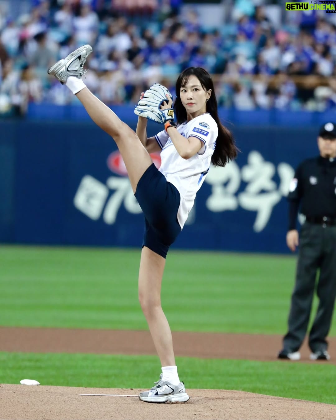 Hong Soo-hyun - 2.9K Likes - [TODAY FN ⚾️]

수현 배우가 삼성 라이온즈팀 시구자로
라이온즈 파크 마운드 위에 올랐습니다🦁⚾️

수현TEAM은 함께 직관하며 승리를 위해 응원중!!

#홍수현 #HongSooHyun @soo_hyun_hong
#삼성라이온즈 #SAMSUNGlions @samsunglions_baseballclub
#kbo @kbo.official