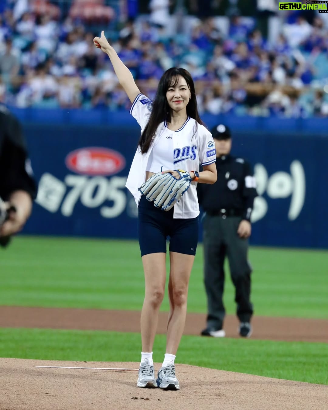 Hong Soo-hyun - 2.9K Likes - [TODAY FN ⚾️]

수현 배우가 삼성 라이온즈팀 시구자로
라이온즈 파크 마운드 위에 올랐습니다🦁⚾️

수현TEAM은 함께 직관하며 승리를 위해 응원중!!

#홍수현 #HongSooHyun @soo_hyun_hong
#삼성라이온즈 #SAMSUNGlions @samsunglions_baseballclub
#kbo @kbo.official