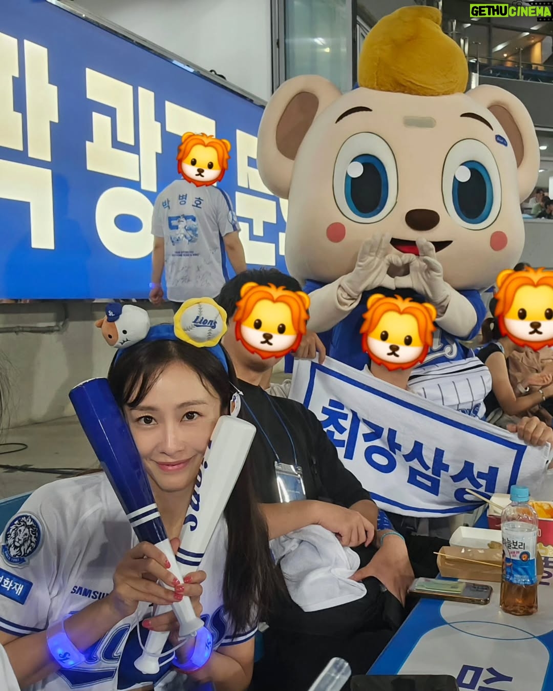 Hong Soo-hyun - 2.9K Likes - [TODAY FN ⚾️]

수현 배우가 삼성 라이온즈팀 시구자로
라이온즈 파크 마운드 위에 올랐습니다🦁⚾️

수현TEAM은 함께 직관하며 승리를 위해 응원중!!

#홍수현 #HongSooHyun @soo_hyun_hong
#삼성라이온즈 #SAMSUNGlions @samsunglions_baseballclub
#kbo @kbo.official