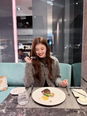 Hsin-Ling Chi Instagram - 跨年夜🌃happy new year