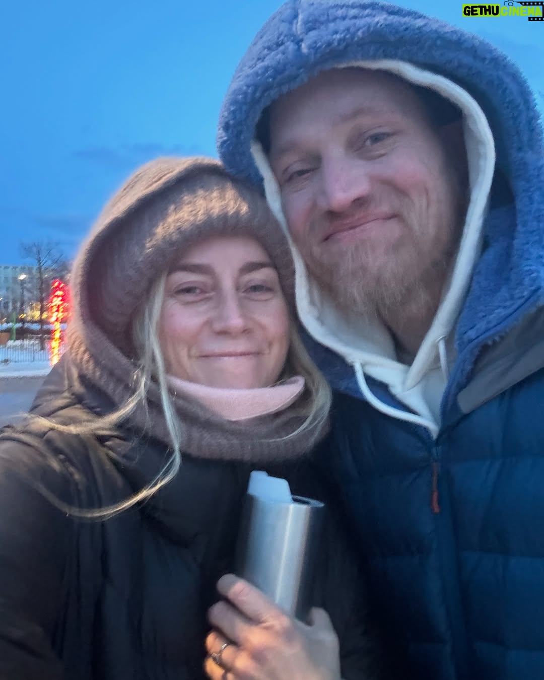 Iina Kuustonen - 8.7K Likes - Tästä tulee hyvä vuosi!
Tähän lauseeseen päätettiin meidän uuden vuoden kaakaokävely pakkasessa.🩵

Mun vuoden tärkein kirja oli rakkaan ystäväni Lauri Tanskasen kirja Minun sairaan kaunis elämäni. 
Mikä lahja maailmalle kertoa tällainen tarina omasta elämästä! 

Kirja on kuunneltavissa Laurin itsensä taitavasti lukemana @storytel_fi ❤️

@tanskanen.lauri 
#minunsairaankauniselämäni 
#kaakaokävely