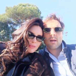 Ilenia Pastorelli Instagram - Stanno per finire le riprese di “A prova d’amore”.
È stato un viaggio intenso, con persone fantastiche.
Grazie ad @antonio_folletto che mi ha sopportata ed è un attore straordinario;
grazie a @flaviofurno che mi ha accompagnata sempre con il sorriso;
grazie alla @rodeodriveproduction e al regista Emiliano Corapi.
E grazie a Cinzia.
