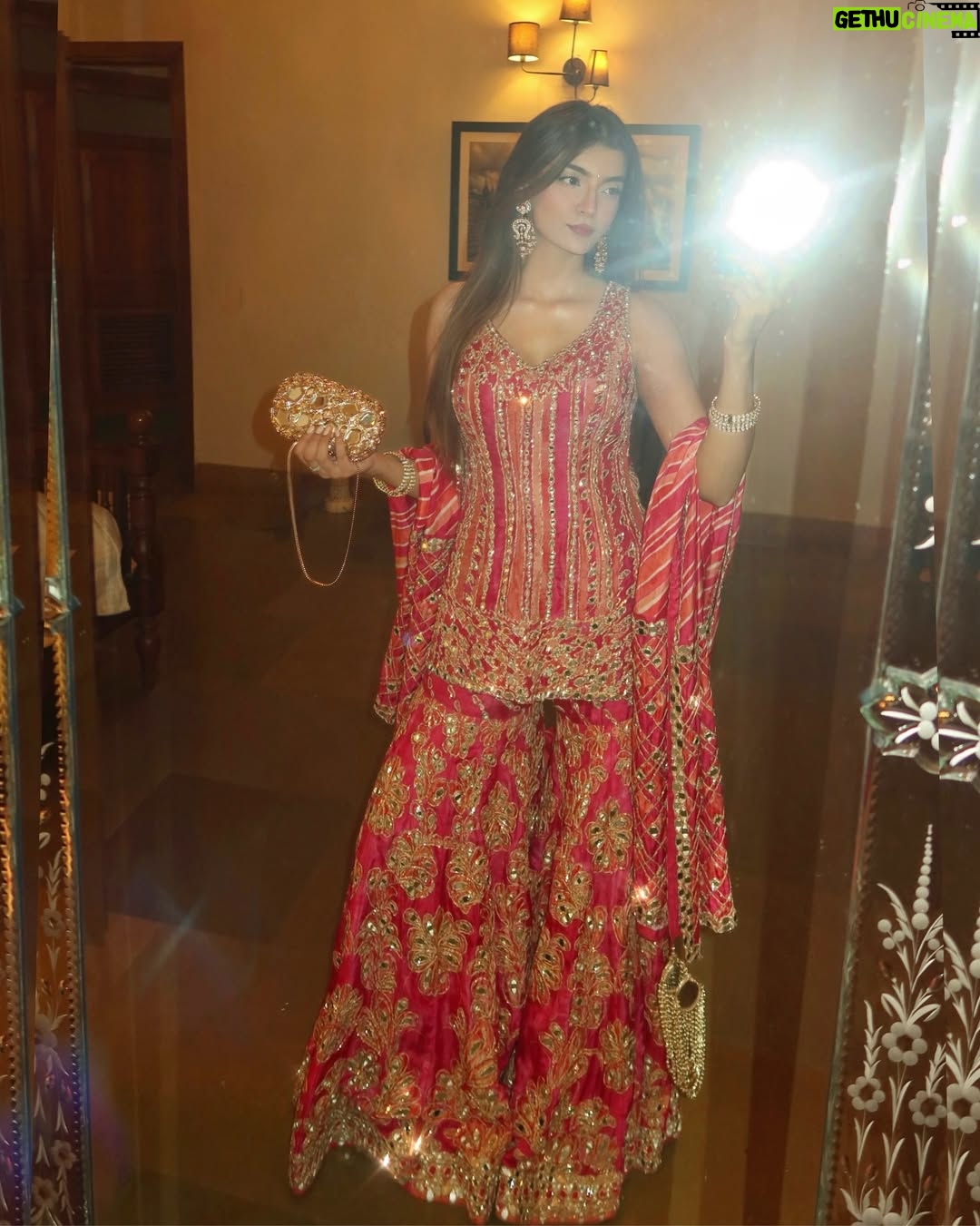 Ilisha Singh Kaurav - 47.4K Likes - a dress could never🪞🧡

.

wearing @abhinavmishra_ 

#explore #sharara #lohri #indianwear #mirrorwork