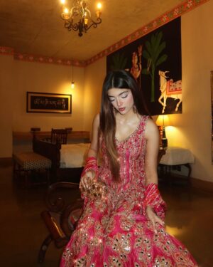 Ilisha Singh Kaurav Instagram - a dress could never🪞🧡

.

wearing @abhinavmishra_ 

#explore #sharara #lohri #indianwear #mirrorwork