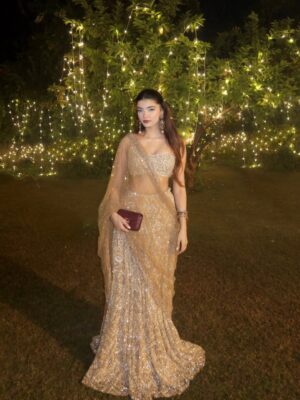 Ilisha Singh Kaurav Instagram - staring contest⚜️👸🏻

.

#indian #explore #desi #shaadi #golden 
Lehenga, wedding season, sequins, outfit inspo, fyp