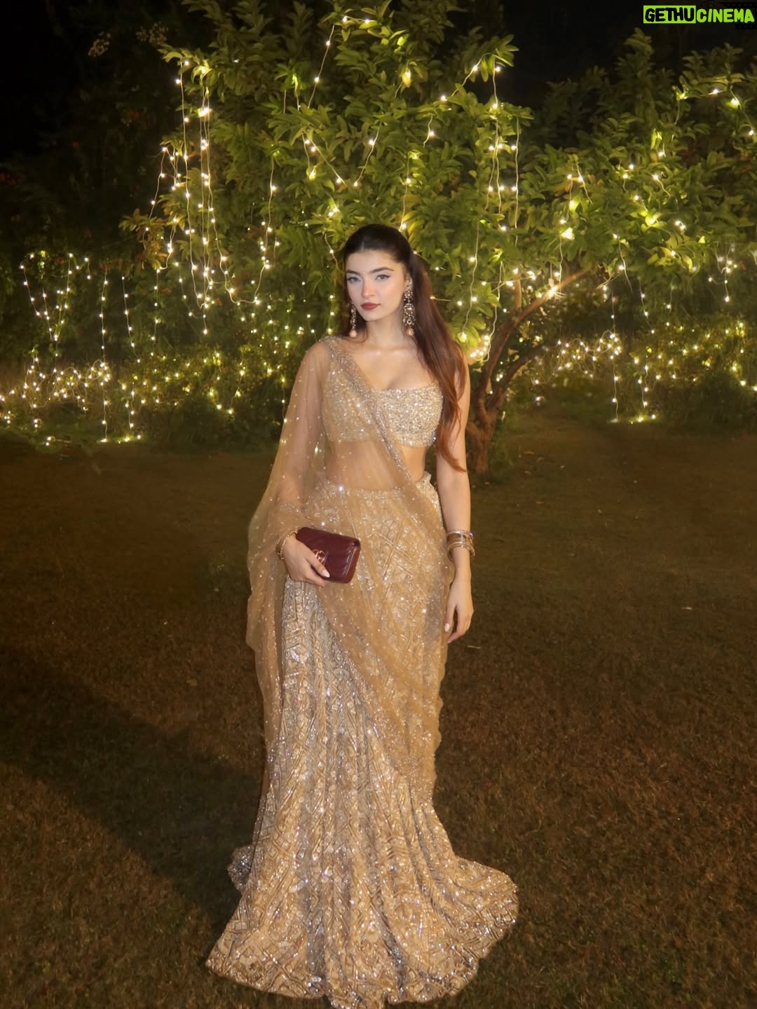 Ilisha Singh Kaurav - 21.6K Likes - staring contest⚜️👸🏻

.

#indian #explore #desi #shaadi #golden 
Lehenga, wedding season, sequins, outfit inspo, fyp