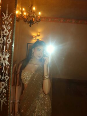 Ilisha Singh Kaurav Instagram - staring contest⚜️👸🏻

.

#indian #explore #desi #shaadi #golden 
Lehenga, wedding season, sequins, outfit inspo, fyp