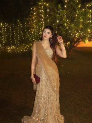 Ilisha Singh Kaurav Instagram - staring contest⚜️👸🏻

.

#indian #explore #desi #shaadi #golden 
Lehenga, wedding season, sequins, outfit inspo, fyp