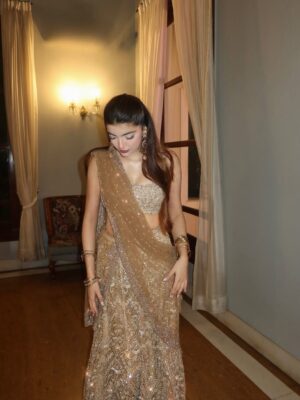 Ilisha Singh Kaurav Instagram - staring contest⚜️👸🏻

.

#indian #explore #desi #shaadi #golden 
Lehenga, wedding season, sequins, outfit inspo, fyp