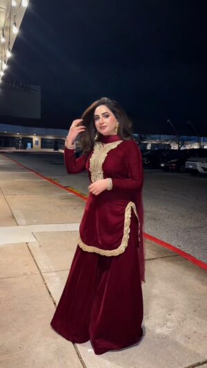 Inaya Khan Instagram - Wearing this lovely velvet outfit by @ifraattire 🥀🖤❤️
