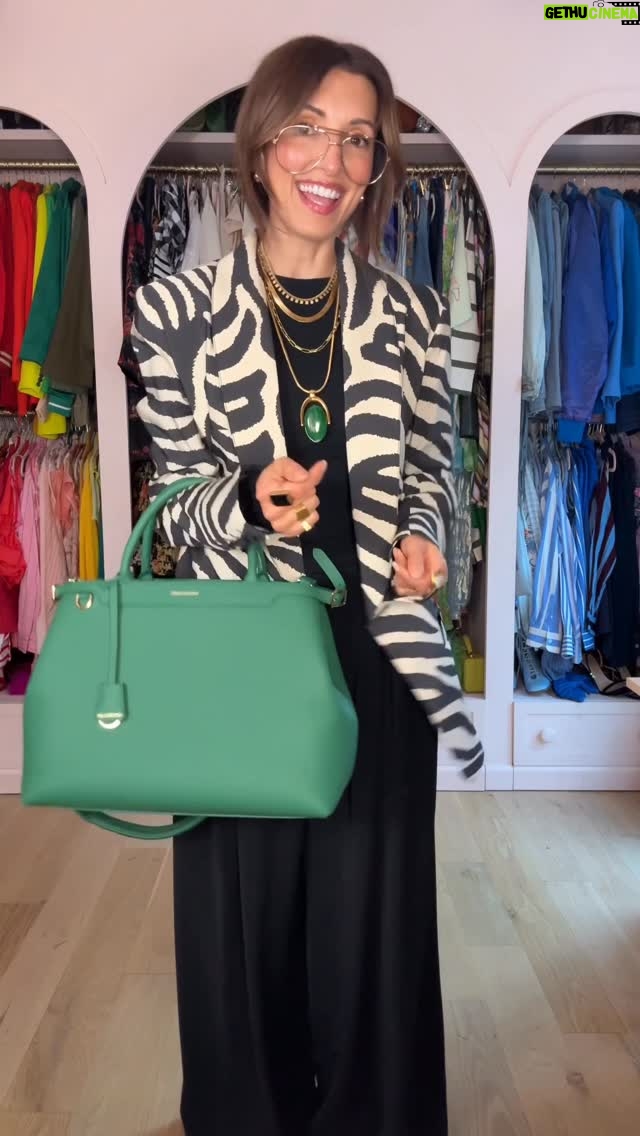 India de Beaufort - 6.2K Likes - #maisondesabrepartner I refuse to be impractical when I travel - and the Large Palais from @maisondesabre is the perfectly practical, tres chic work/travel companion. And with her little sister being just as lovely, there’s a Palais for every purpose. Much love, IdB ❤️