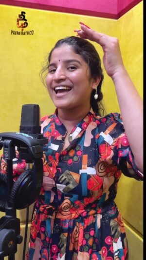 Indravathi Chauhan Instagram - ఉలకడాయే పలకడాయే FOLK SONG COMING SOON
.
.
.
.
.
.
#folk #folkcreative #djs #djsongs #music #musicvideo #folksongsreels #folksong #djmusic #hyderabad #telangana #song #Indravathichauhan #jabardasthpavan #dheepavanrathad