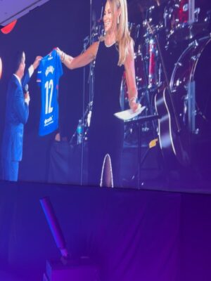 Inés Sainz Instagram - Hoy me fichó el @cruzazul 💙💙 gracias por permitirme formar parte de esta tarde tan especial @victor_velran que sorpresa tan linda.