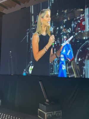 Inés Sainz Instagram - Hoy me fichó el @cruzazul 💙💙 gracias por permitirme formar parte de esta tarde tan especial @victor_velran que sorpresa tan linda.