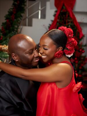 Ini Dima-Okojie Instagram - Itās the most beautiful time of the year šā¤ļø
Jesus is the reason for the season ā¤ļø
Merry Christmas from our family to yours ā¤ļøā¤ļøā¤ļø
My makeup~ @riseandglambeauty
Photography~ @officialtobimages