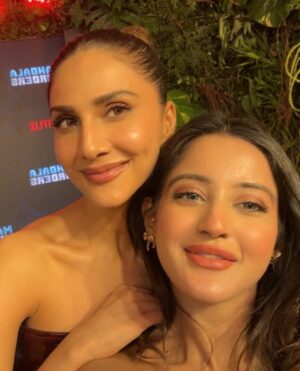 Insha Ghai Instagram - Bombay’s skies, a crime story waiting to unfold,
and somewhere in between me, just taking it all in.
At the Trailer launch of Mandala Murders… and it begins!! 
@netflix_in @yrf 
#MandalaMurdersOnNetflix 
#NetflixSeries #AestheticTravel #BombayStories #MandalaMood