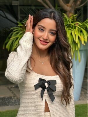 Insha Ghai Instagram - So many of you asked about this look 🤍
Comment LINK and I’ll send you the outfit link 🔗 

[co ord set, monochrome outfit, winter outfit, classy outfit, neutral tones, tailored look, chic outfit, timeless style, minimal fashion, elegant fit]