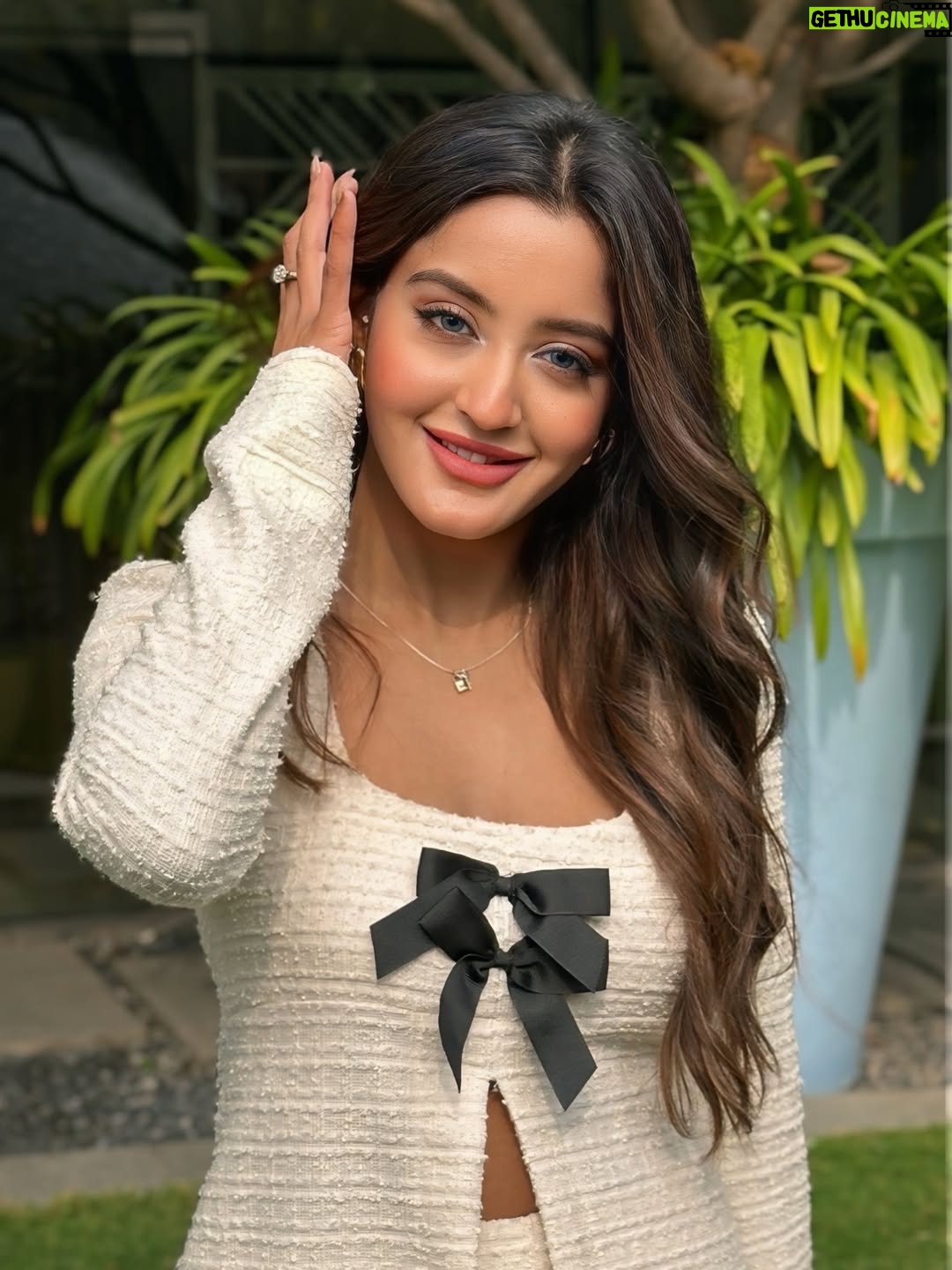 Insha Ghai - 9.4K Likes - So many of you asked about this look 🤍
Comment LINK and I’ll send you the outfit link 🔗 

[co ord set, monochrome outfit, winter outfit, classy outfit, neutral tones, tailored look, chic outfit, timeless style, minimal fashion, elegant fit]