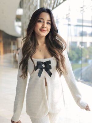 Insha Ghai Instagram - So many of you asked about this look 🤍
Comment LINK and I’ll send you the outfit link 🔗 

[co ord set, monochrome outfit, winter outfit, classy outfit, neutral tones, tailored look, chic outfit, timeless style, minimal fashion, elegant fit]